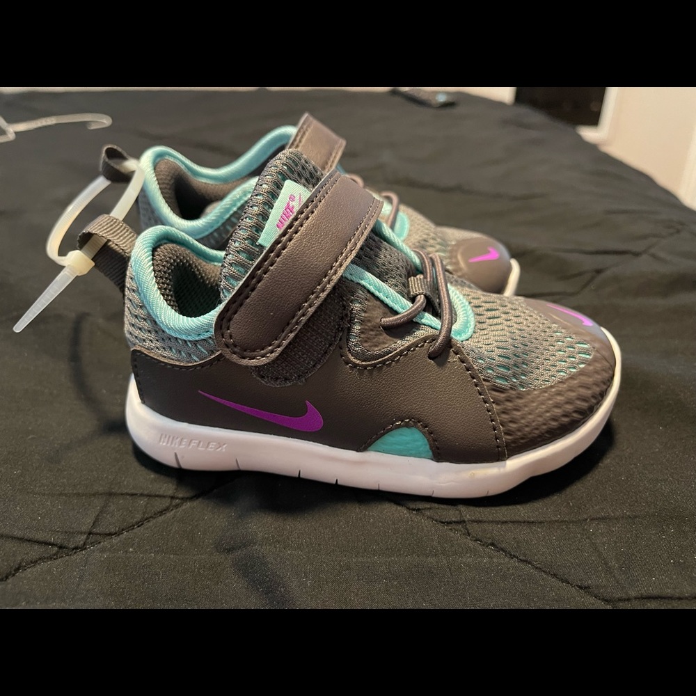 Kids Nike shoes size